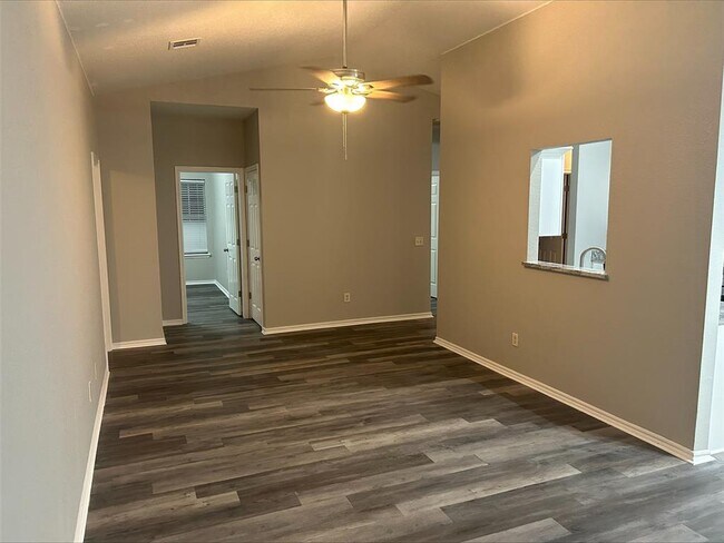 Foto del edificio - 8613 Hillridge Dr