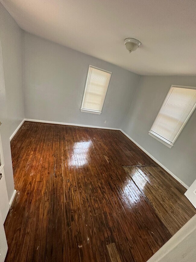 Foto del edificio - 1178 W 10th St