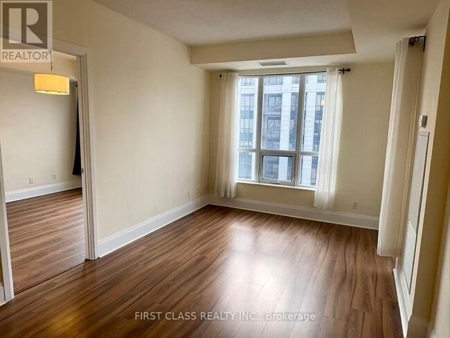 Photo du bâtiment - 100 Harrison Garden Blvd