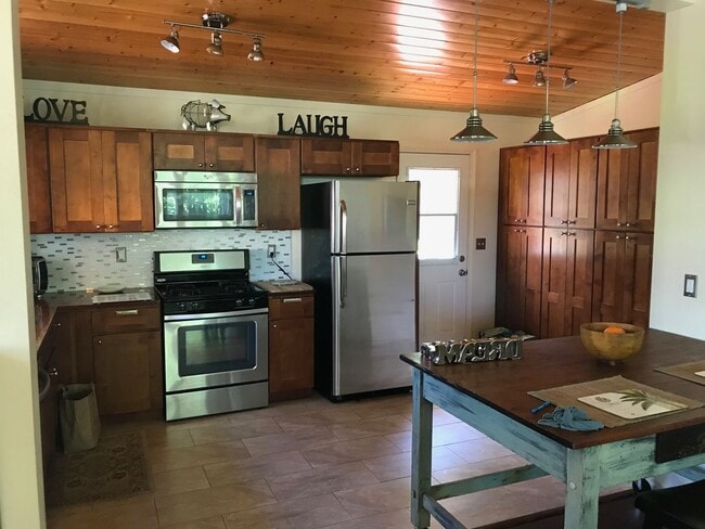 Building Photo - Beautiful Historic Home on the Hamakua Coast