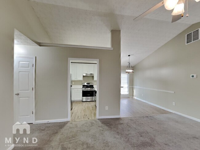 Foto del edificio - 185 Waters Edge Dr