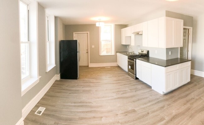 Building Photo - Newly Remodeled 2 Bed/1 Bath