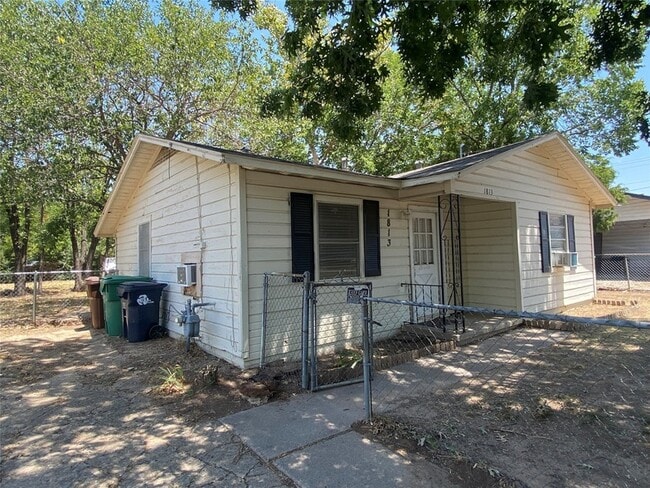 Building Photo - 1813 Wayne St