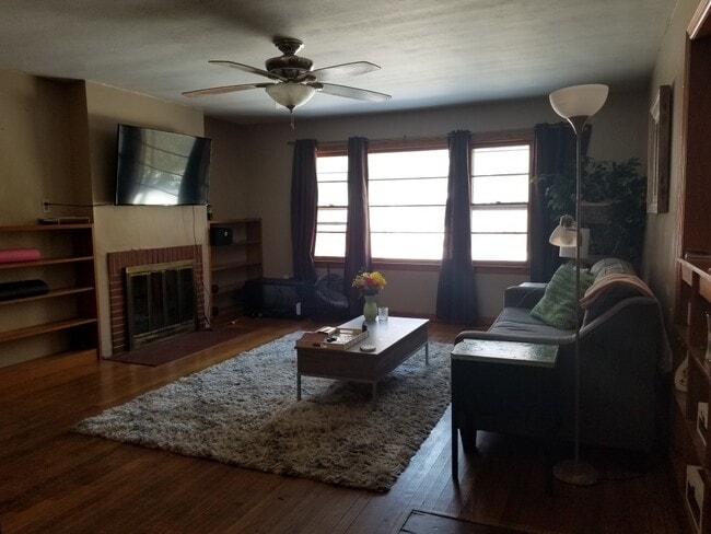 Photo - 836 W Knapp Ave House