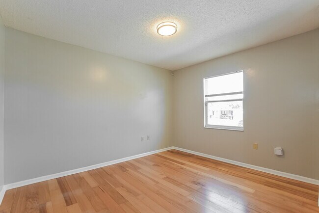 Foto del edificio - 1608 Gattis Dr