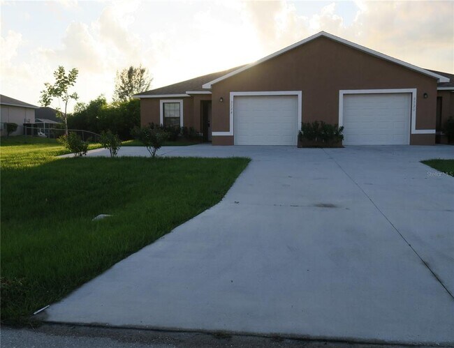 Building Photo - 3524 SW 17th Ave