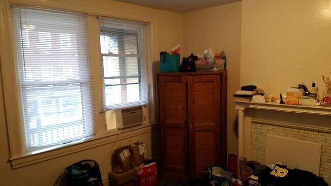 Front Bedroom - 341 S Bouquet St