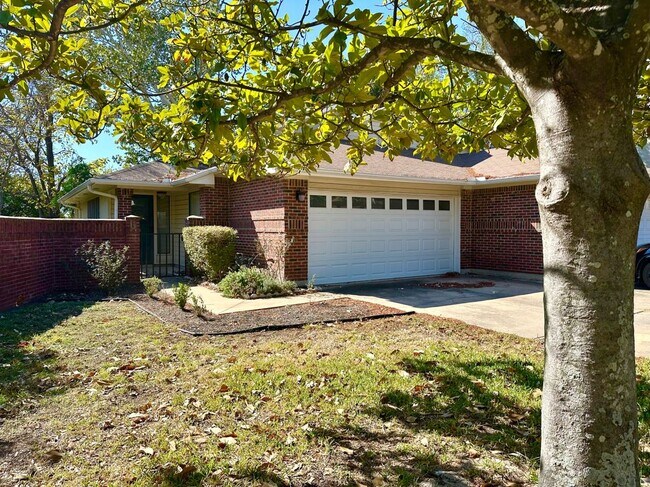 Foto del edificio - 1003 Markham Ln