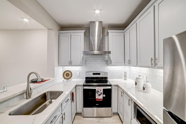 Building Photo - 7481 Brompton St