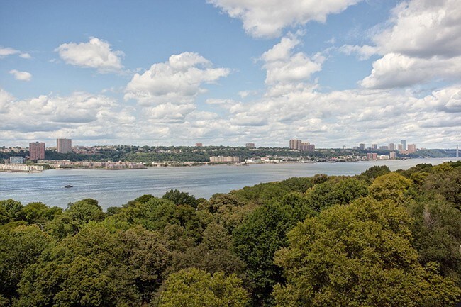 Building Photo - 258 Riverside Drive