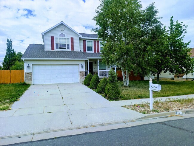 Foto del edificio - 749 Country Club Dr