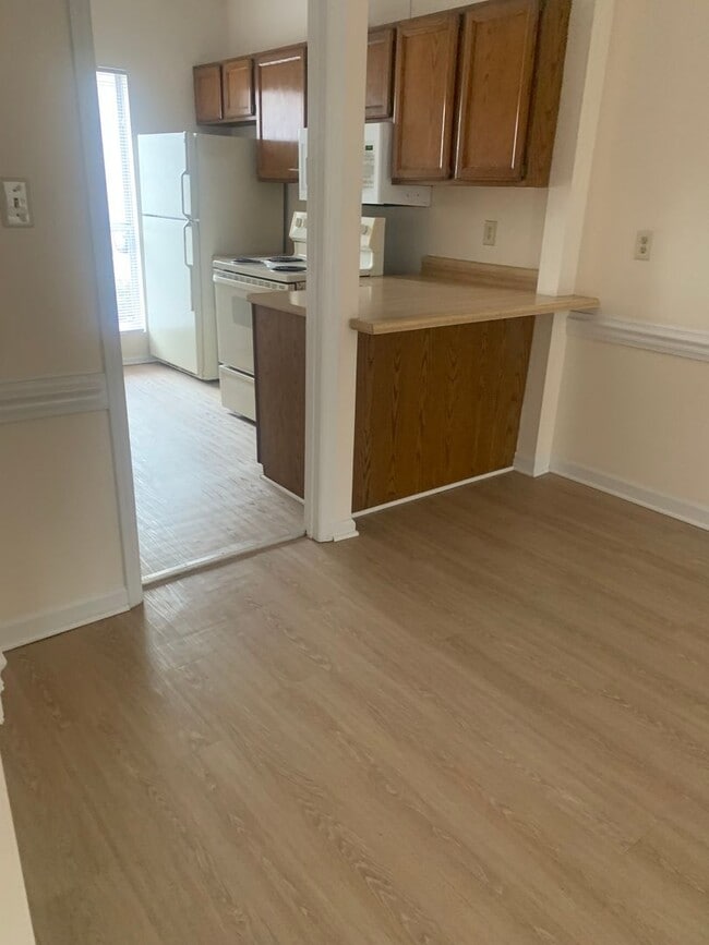 Building Photo - Great location off Millbrook near 70! 2 Bedroom ~2 bath~ pets negotiable! No HOA!