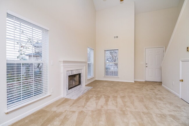 Foto del edificio - 608 Birchbrook Ct