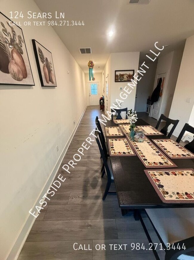 Foto del edificio - 124 Sears Ln