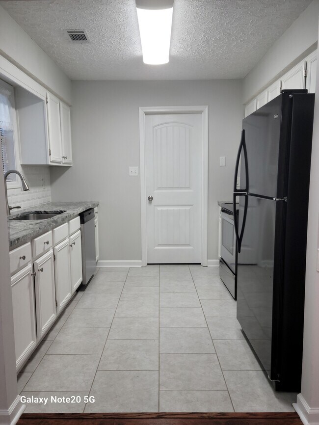 Foto del edificio - 667 Roebling Rd