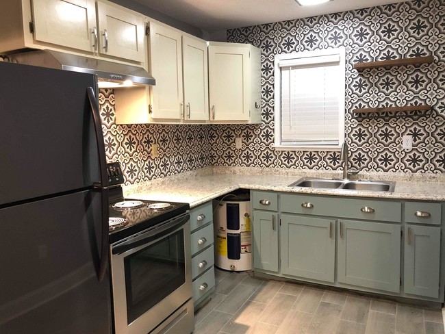 Foto del edificio - 724 Strickland Cir