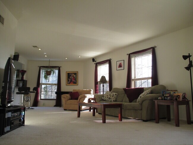 Foto del edificio - 181 Long Hill Rd
