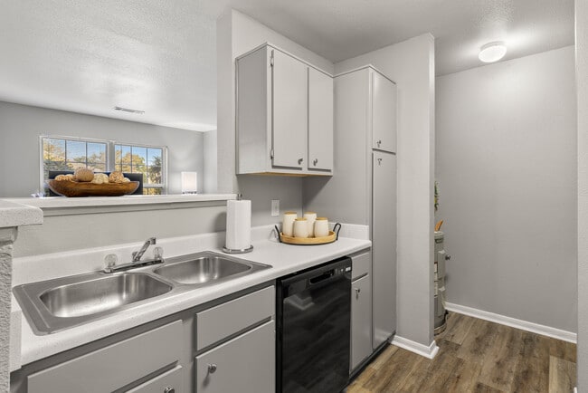 Foto del edificio - Sunset Pointe Apartments