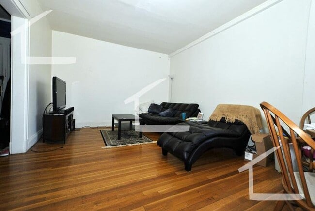 Photo - Large 2 bed unit in a prime location, the ... House
