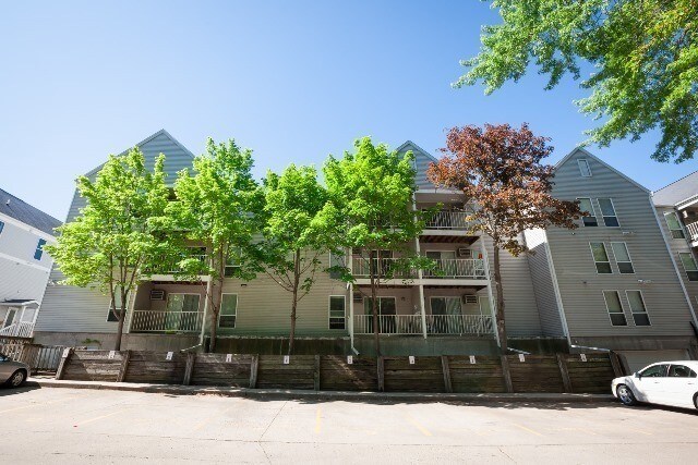 Building Photo - Available August 1st!