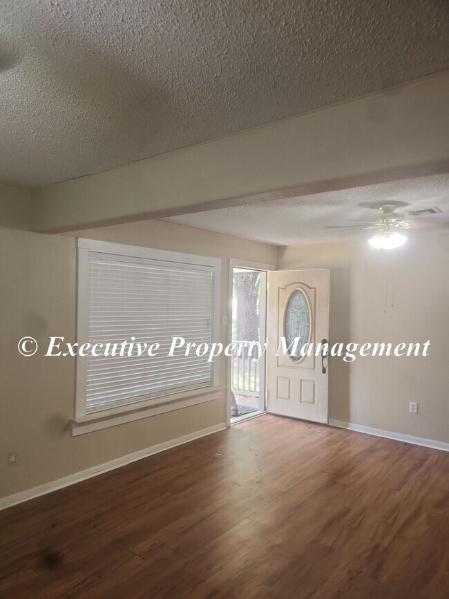 Building Photo - 107 N 28th St