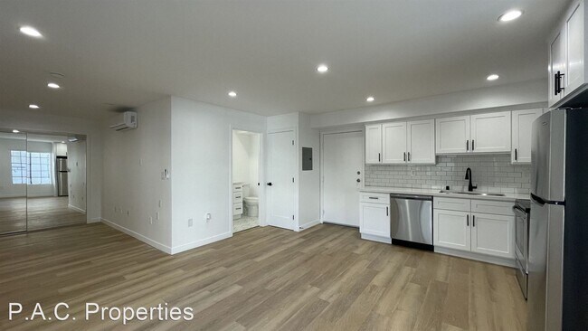Building Photo - Studio, 1 bath Apartment - 7032 Remmet Ave...