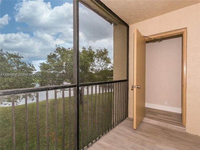 Foto del edificio - 436 Lakeview Dr