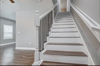 Building Photo - 2402 Spence St