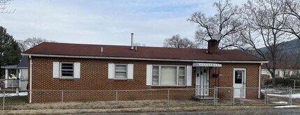 Building Photo - 1308 Maple Ave