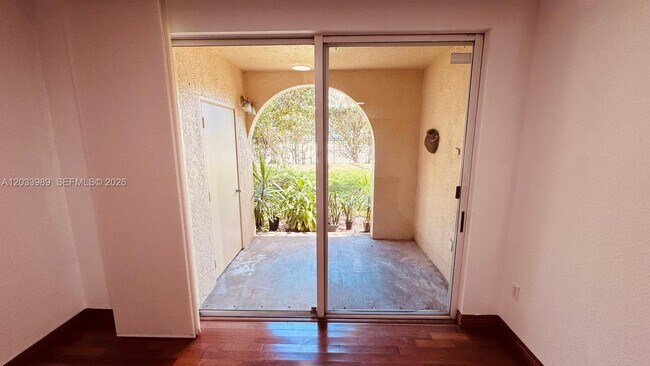Foto del edificio - 2516 Centergate Dr