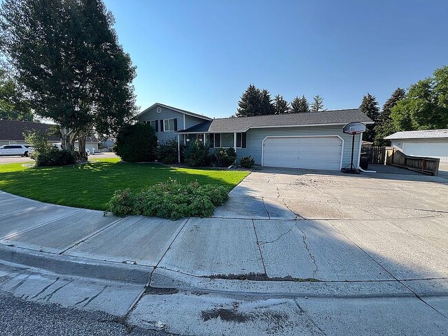 Building Photo - 403 Evans Dr