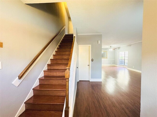 Building Photo - 7350 Kirby Dr