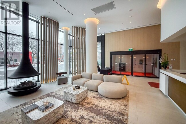 Photo du bâtiment - 1 Fairview Rd E