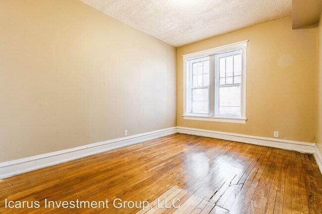 Foto del edificio - 7024-7026 S Clyde Ave