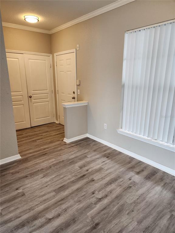 Building Photo - 9401 Crescent Loop Cir
