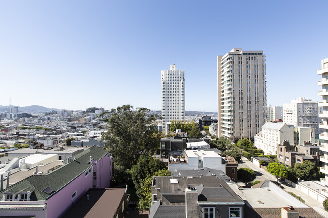 Building Photo - 999 Green St