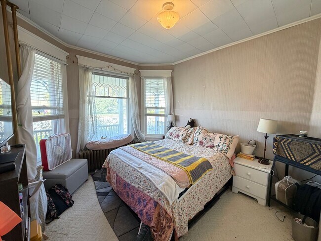 Foto del edificio - 1st Floor 2 Bedroom Apartment w/ Private Basement - Available July 1st
