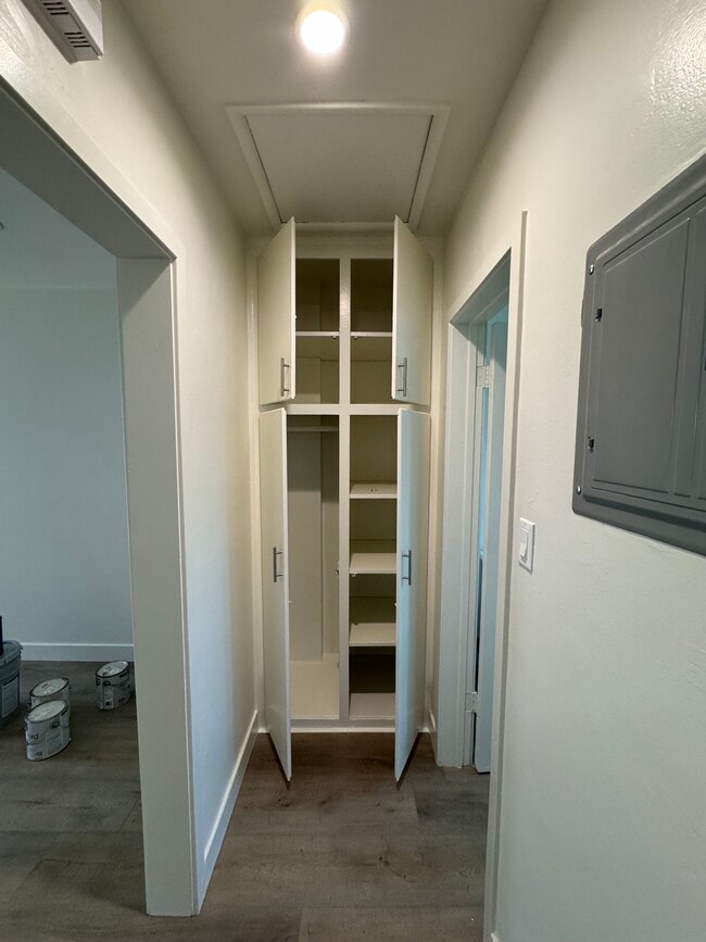 Hall Way - Linen Closet - 1026 Ruberta Ave