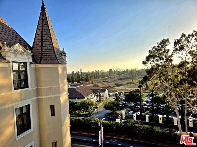 Foto del edificio - 316 N Rossmore Ave