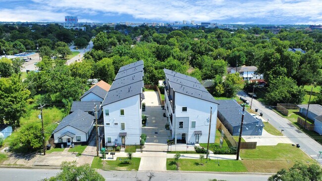 Foto del edificio - 3215 Ennis St