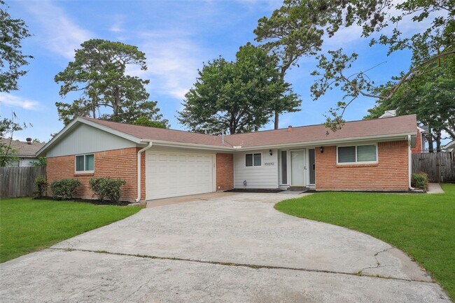 Building Photo - 10010 Westview Dr