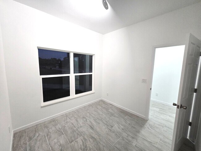 Foto del edificio - BRAND NEW 4/2/2-SOUTH LEHIGH ACRES