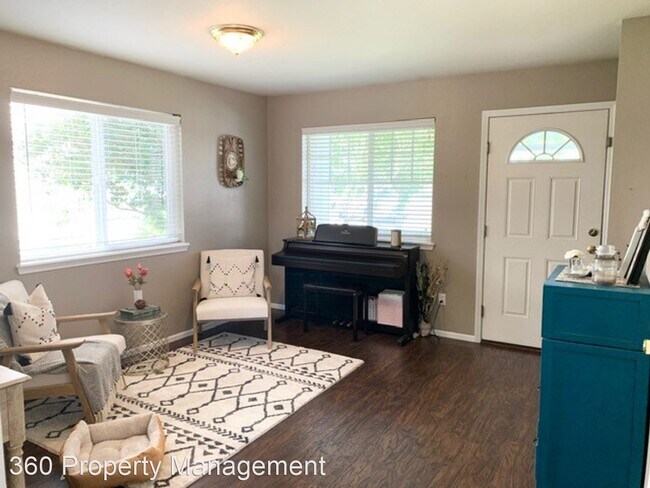 Building Photo - 4 br, 2.5 bath House - 653 SW 1st Ave