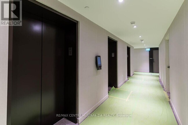 Photo du bâtiment - 4015 The Exchange