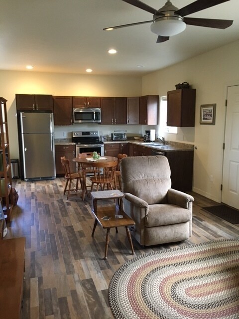 Foto del edificio - Cabin Style Home - Fully Furnished includes utilities