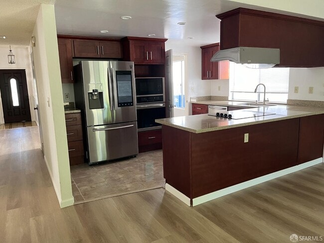 Building Photo - 180 Valdivia Cir