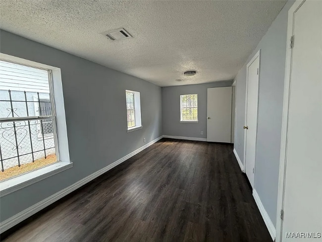 Building Photo - 2015 Stokes St