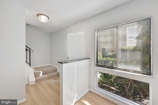 Building Photo - 1240 Gemini Dr
