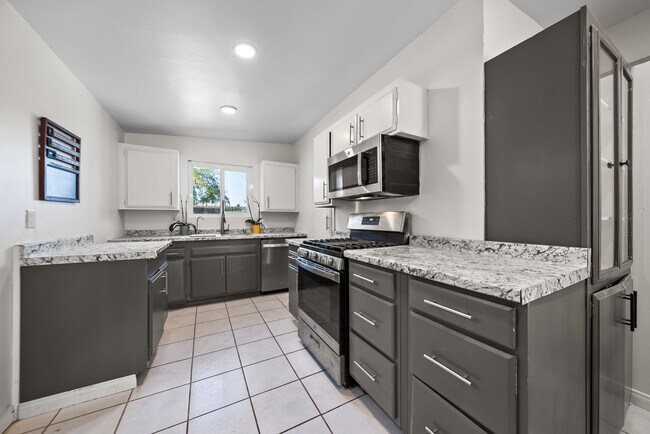 Foto del edificio - 9254 Fairlawn St