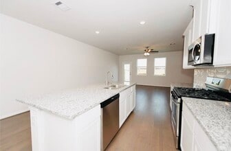 Building Photo - 27930 Western Crk Ct